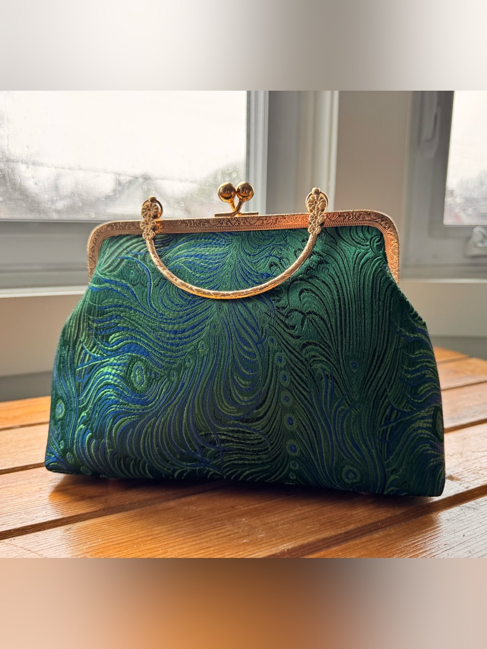 Elegant Green Peacock-Patterned Frame Handbag